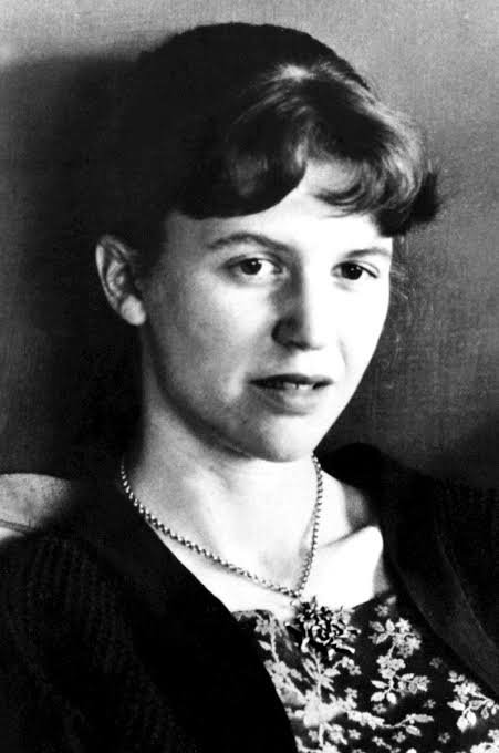 Sylvia Plath American poet biography and literary portrait